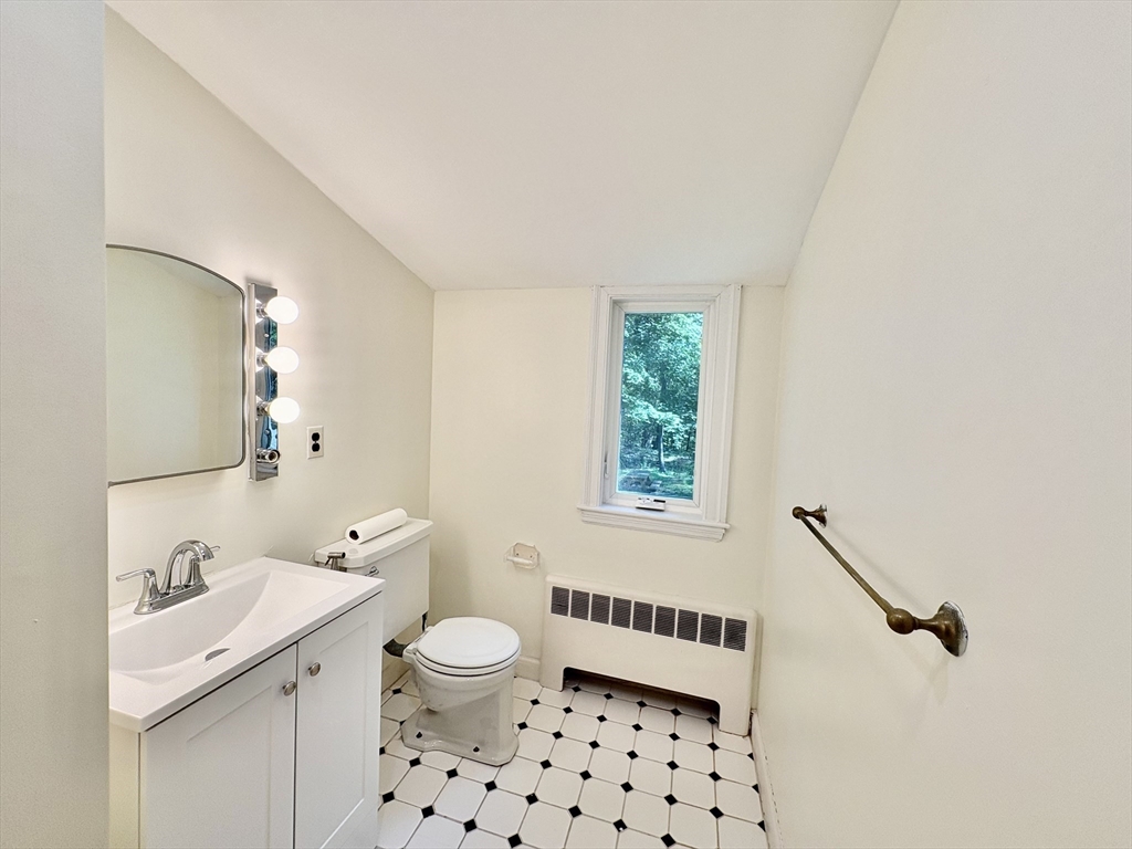 379 Newton St, Chestnut Hill