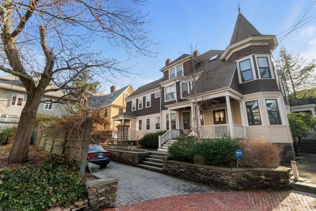 10 West Bellevue Ave, Avon Hill