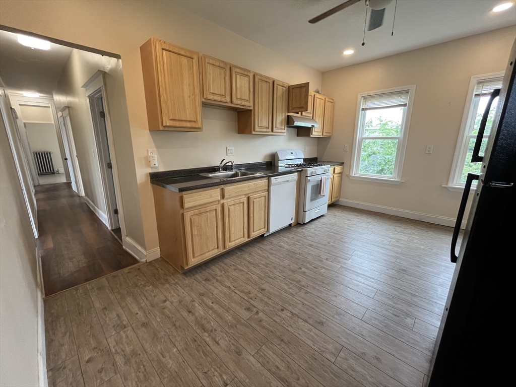 175 River St, Riverside