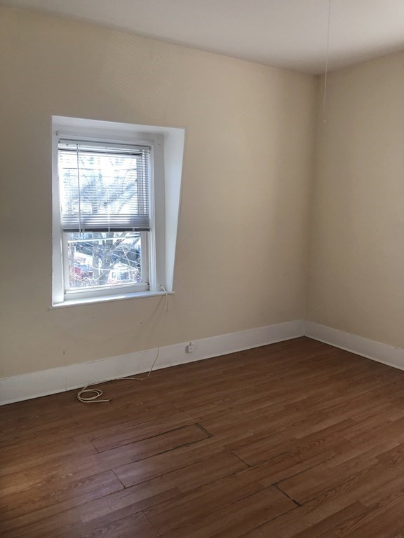 10-12 Maple St, Waltham