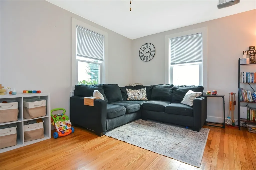 21 Cemetery St, Hopedale