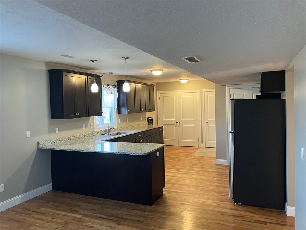 517 Mckinstry Ave, Chicopee