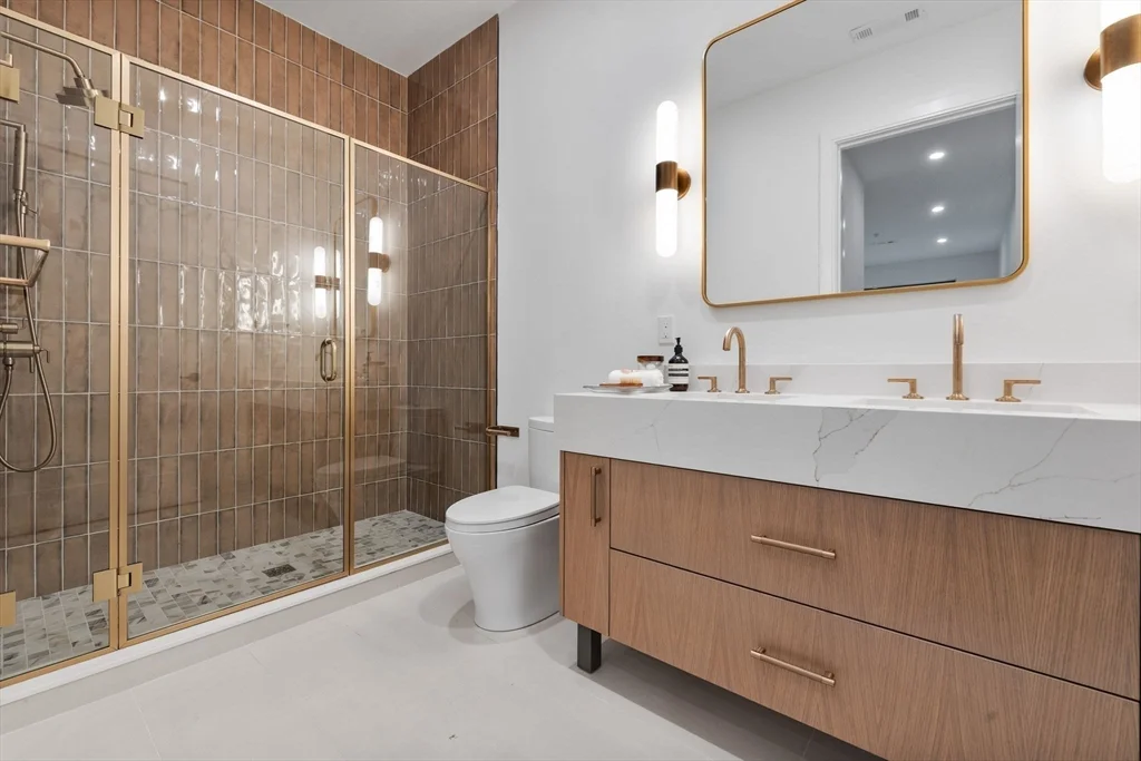 1114 Beacon St, Newton Center