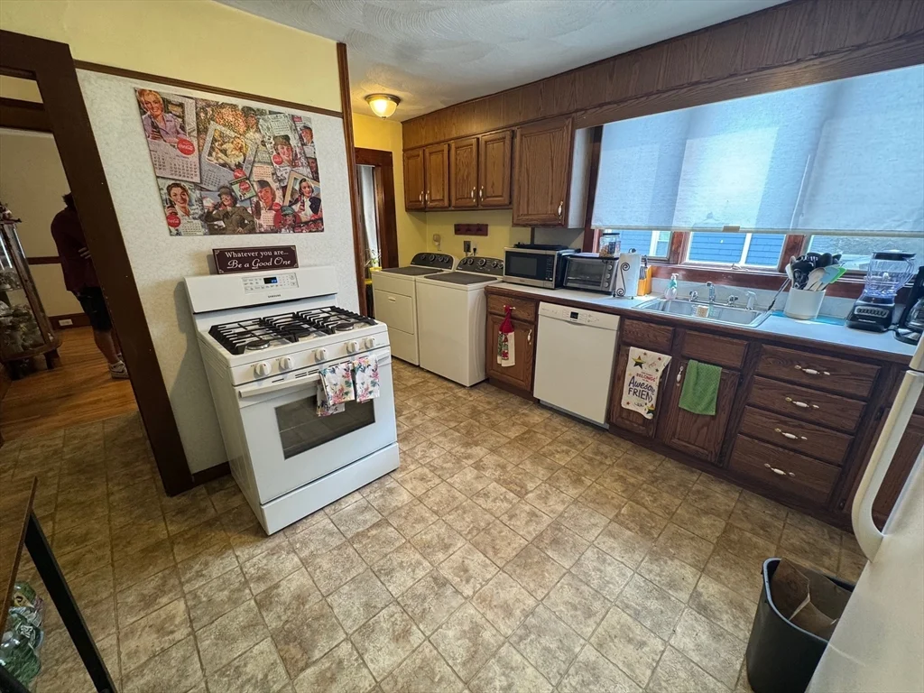 198 School St, Watertown