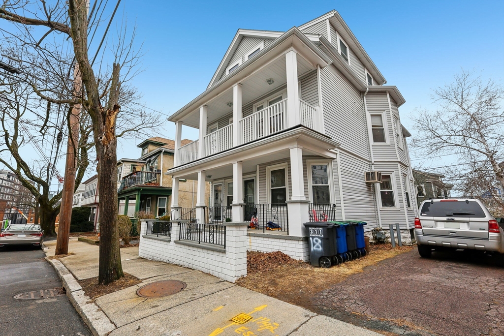 18 Hamilton Rd, Somerville