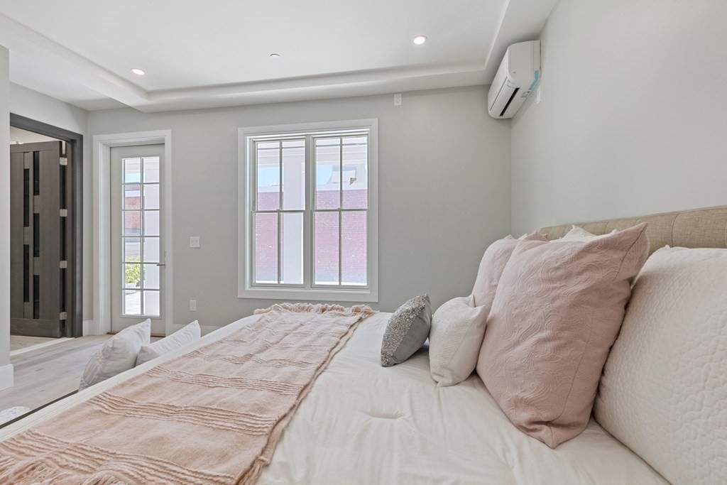 88 Dover St, Davis Square