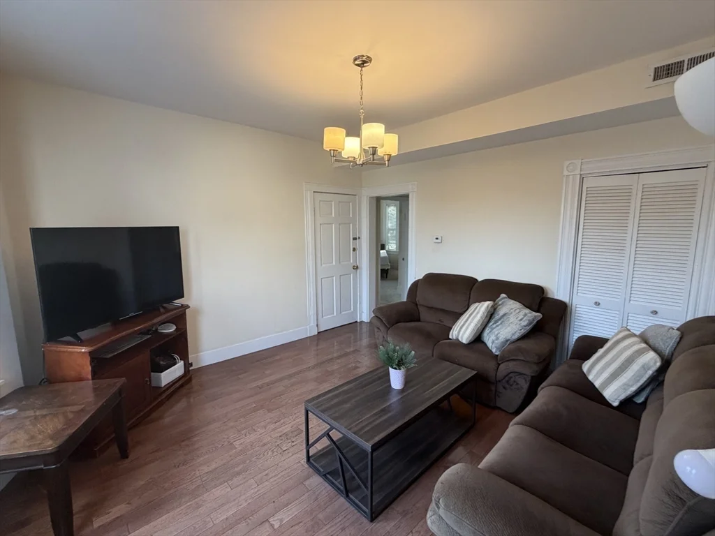 11 Francis, Oak Grove