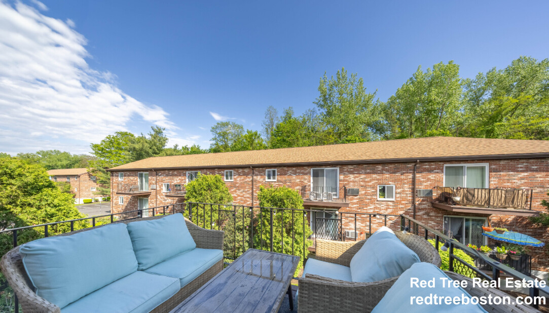 31 Westgate Rd, Chestnut Hill