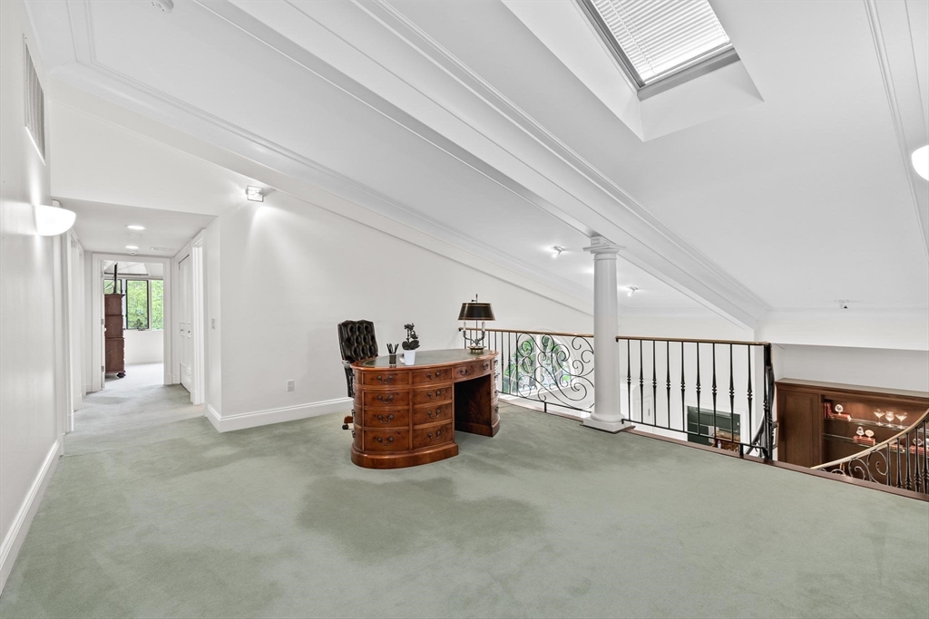 25 Laurus Ln, Newton