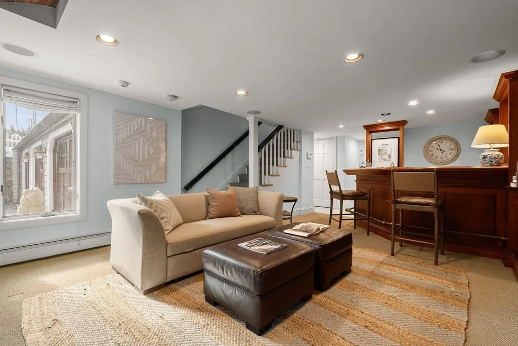 59 Harbor Ave, Marblehead Neck