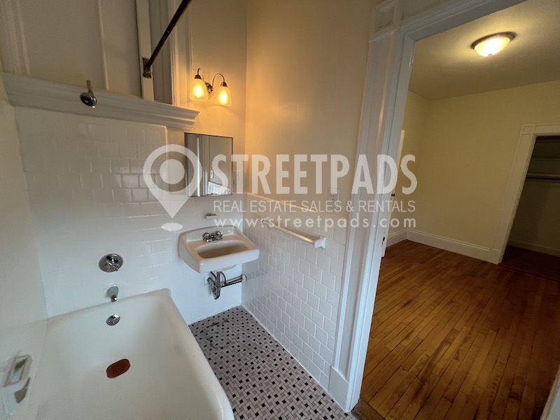 2 Ware St, Mid-Cambridge