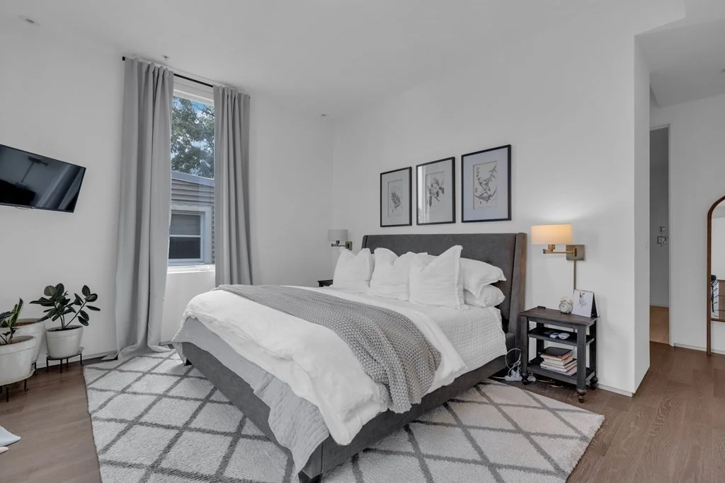 537 E 1st St, South Boston