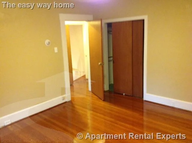 26 Dover St, Davis Square