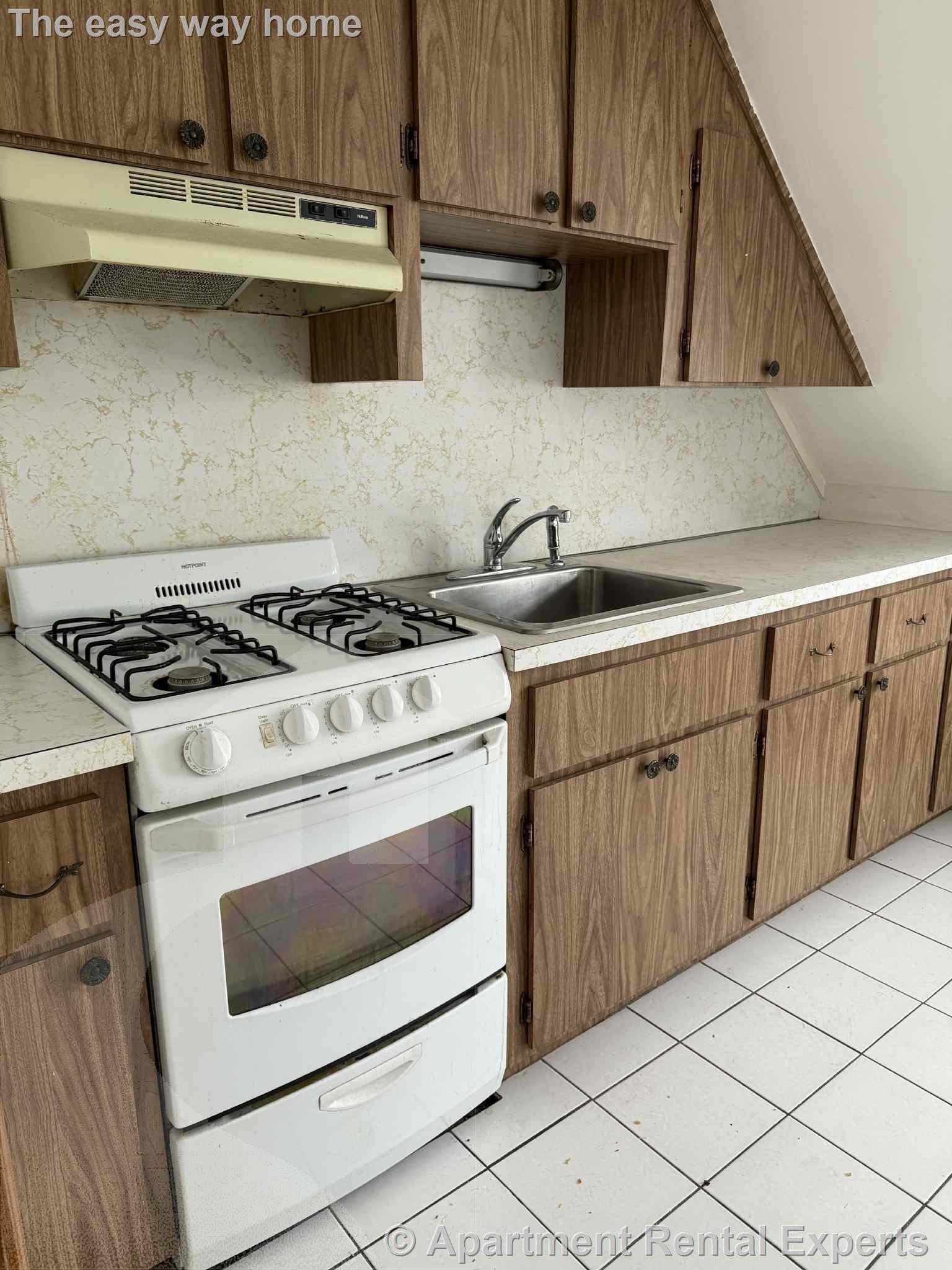 10 Windsor Rd, Tufts