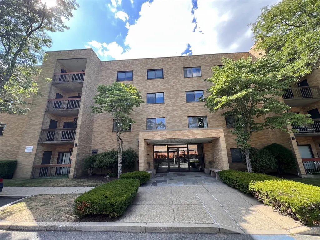 41 Centre St, North Brookline