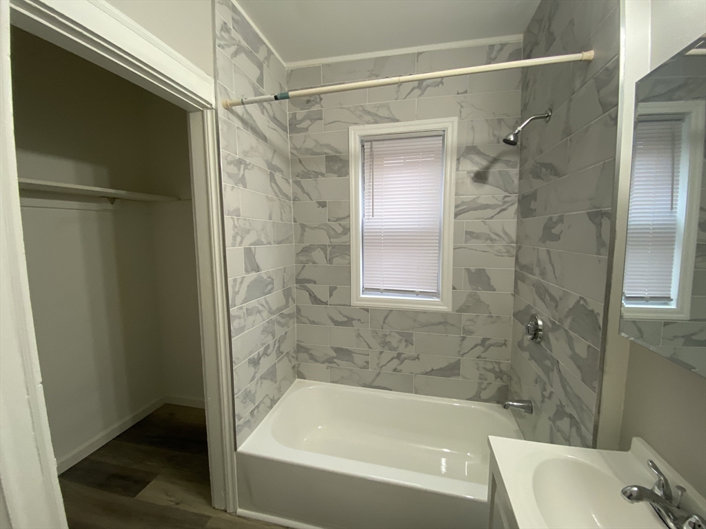 4 bed, 1 bath apartment for rent at 79 Topliff St Unit 2, Dorchester — photo 5 of 9