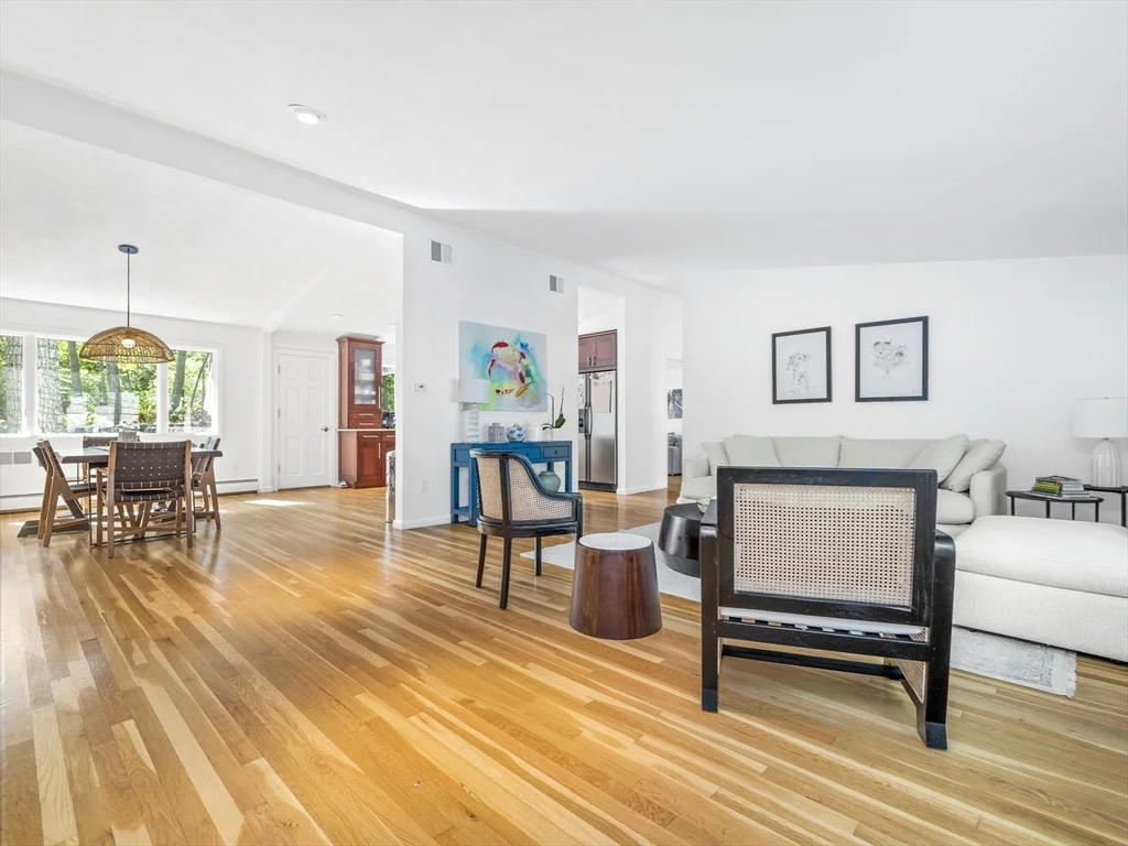6 Nelson Dr, Chestnut Hill