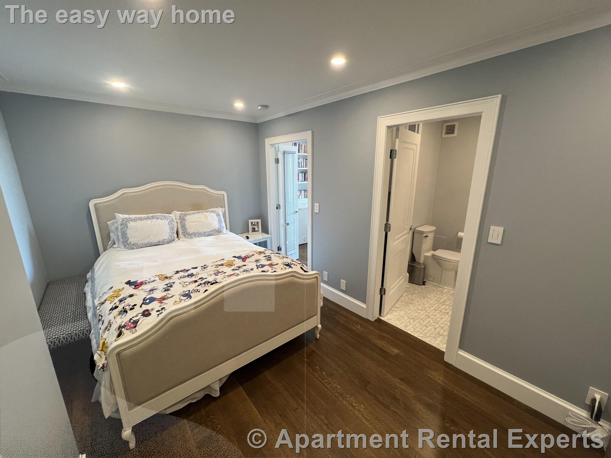 85 East India Row, Downtown