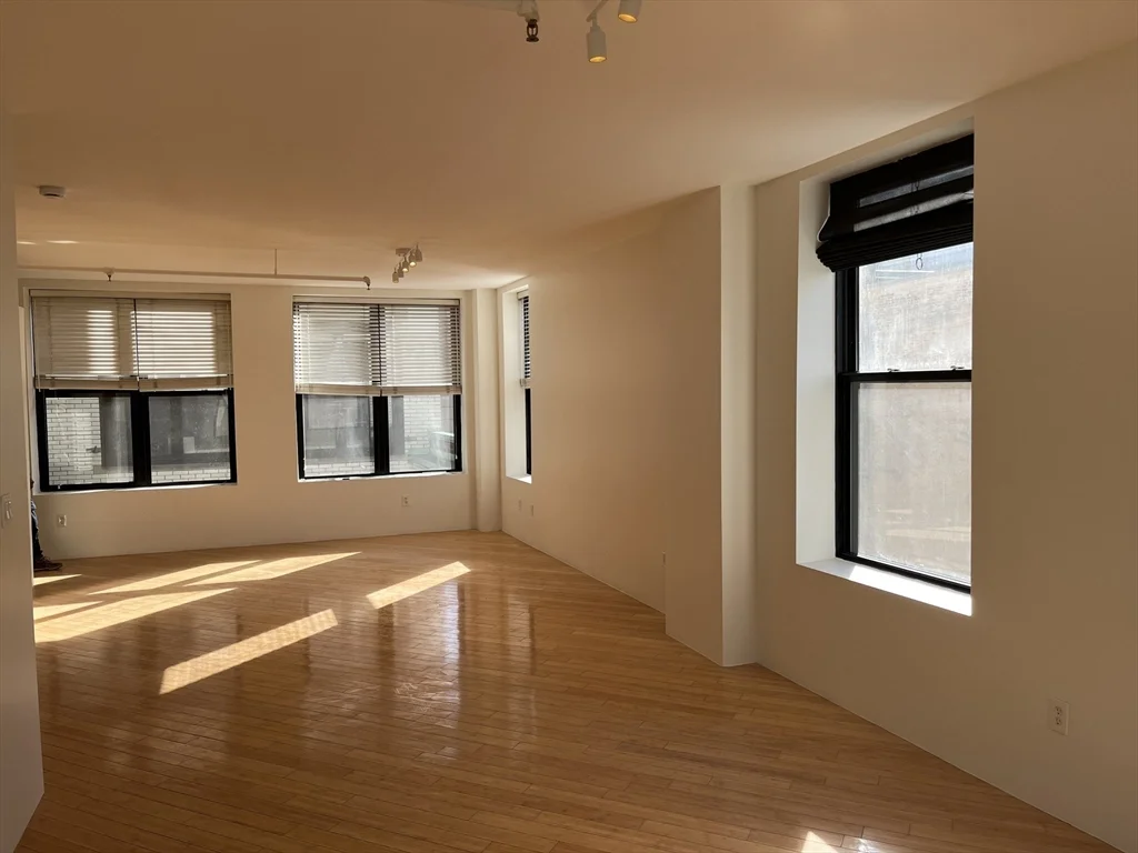 449-463 Washington, Midtown