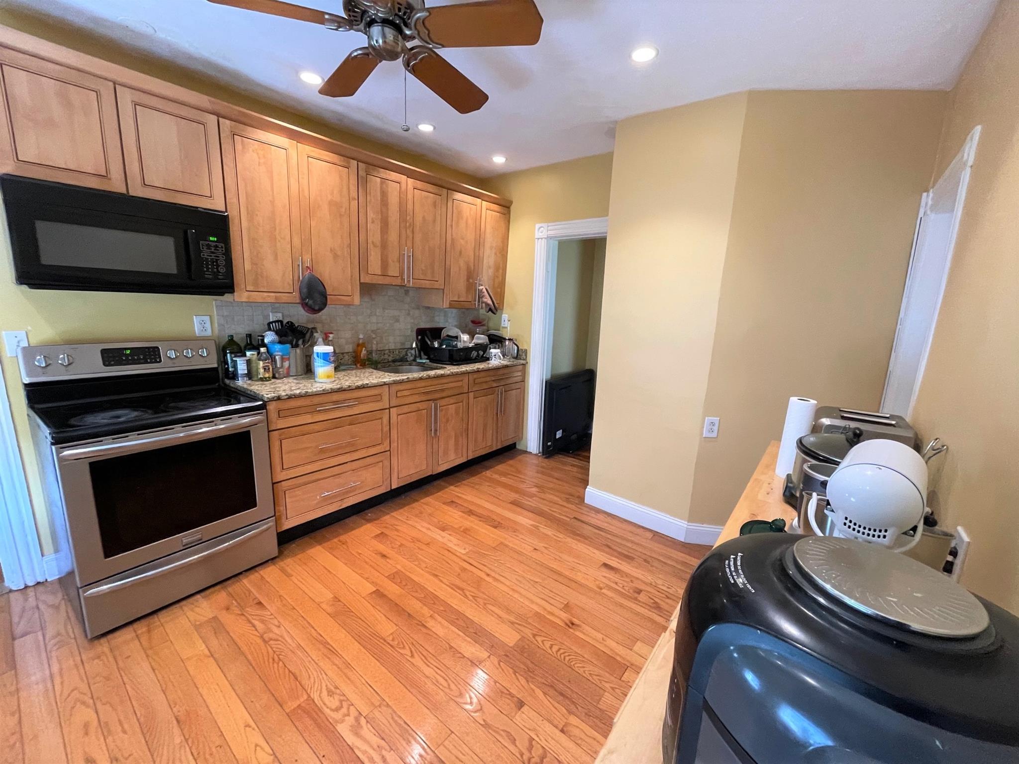 40 Newbern Ave, Medford