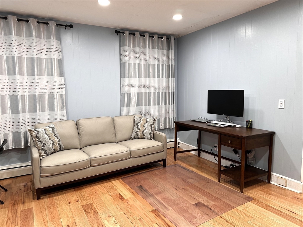 11 Aberdeen St, Fenway