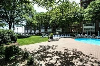 65 East India Row, Downtown