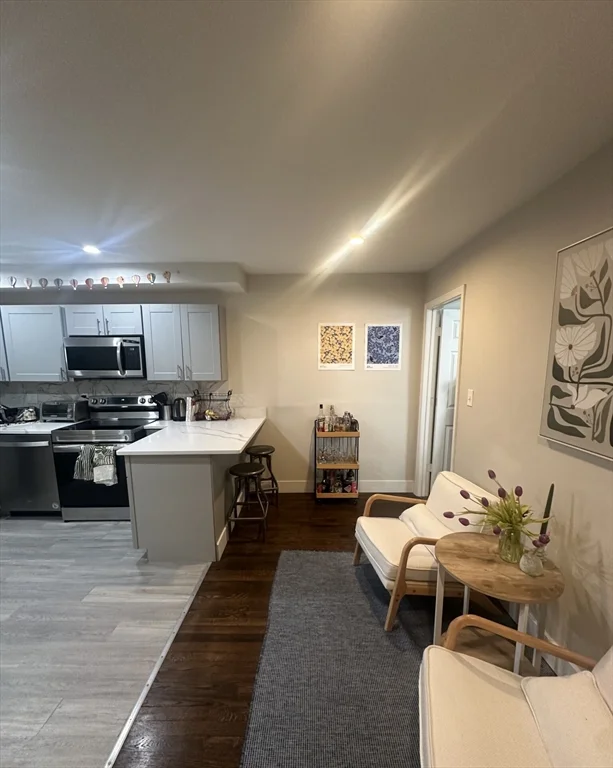 847 Beacon St, Fenway