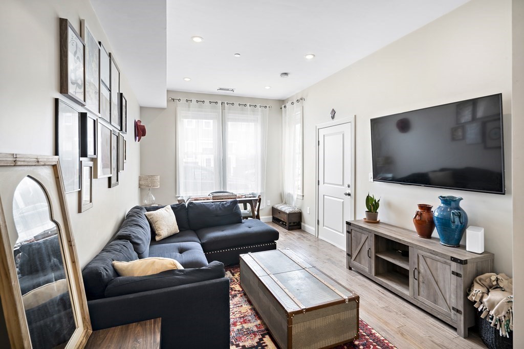 91 Chelsea St, East Boston