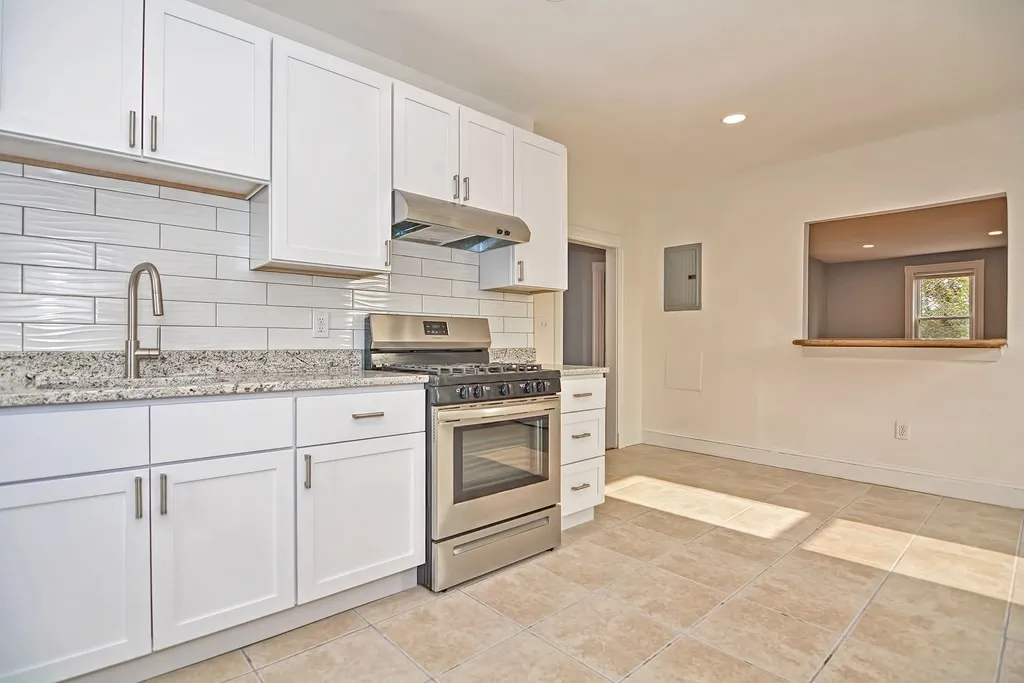 30 Humphreys Pl, Dorchester