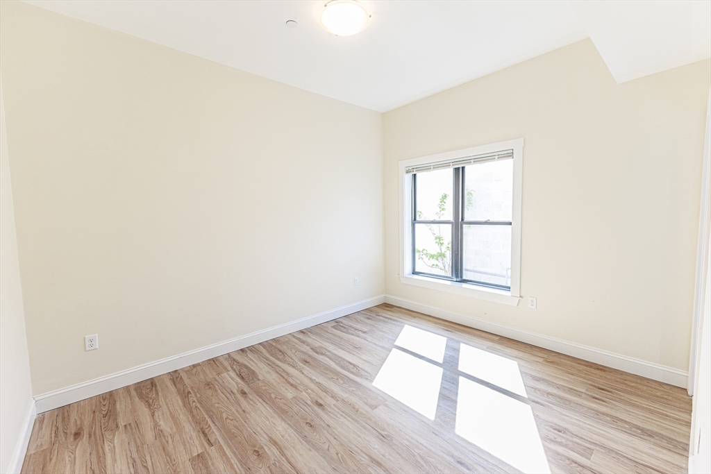 460 Washington St, Brighton