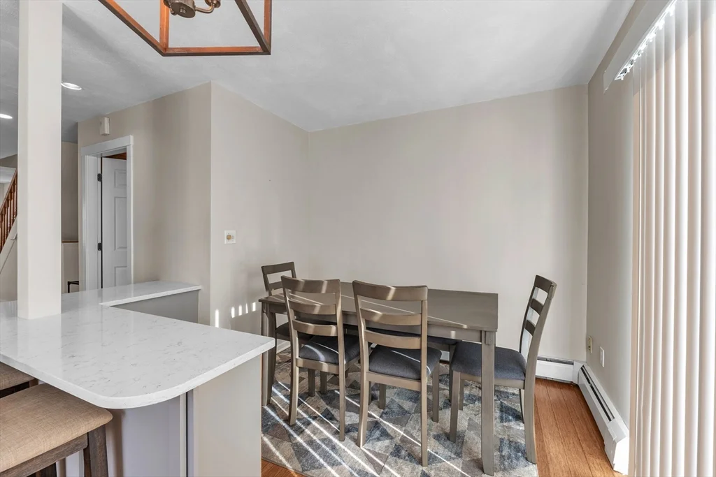 18 Merlin Ct, Tatnuck