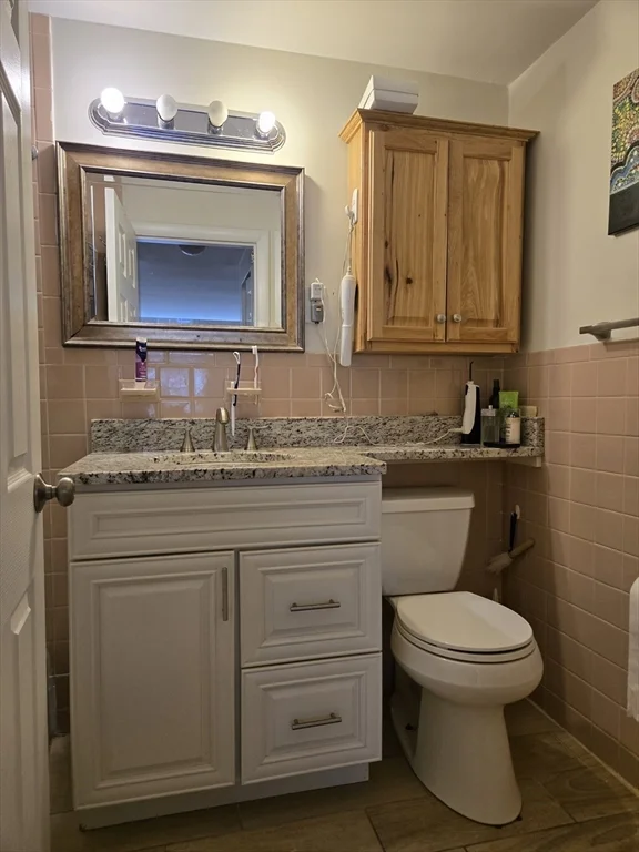 2 Old Colony Ln, Arlington