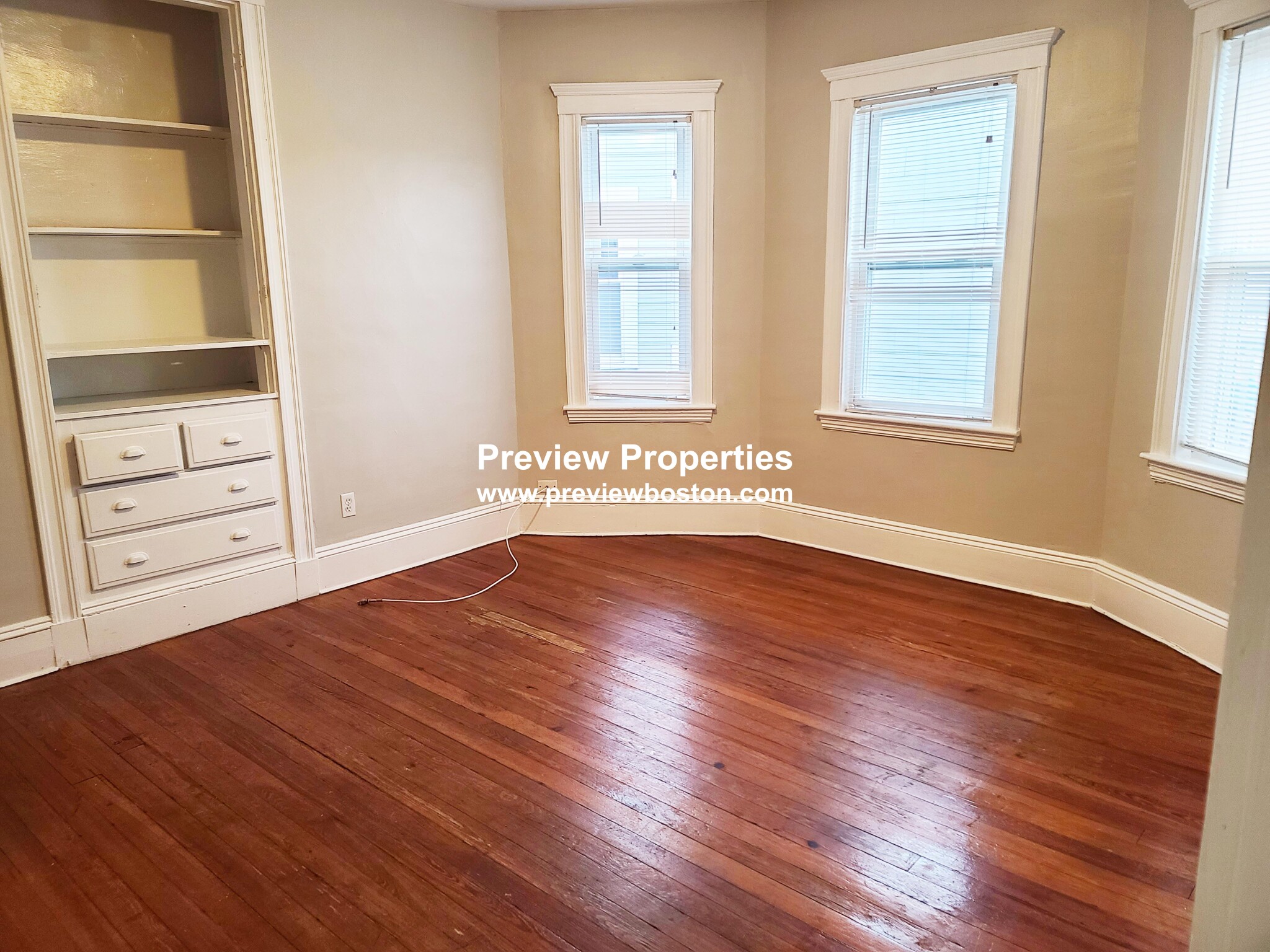 348 Faneuil St, Oak Square