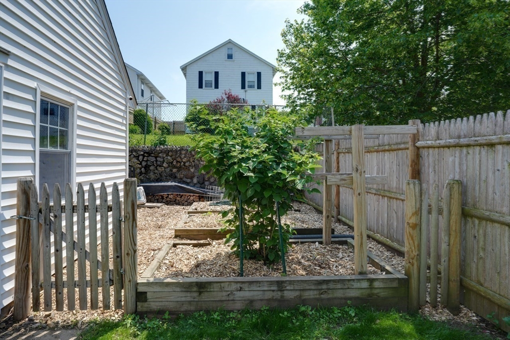 85 Roosevelt Rd, Medford