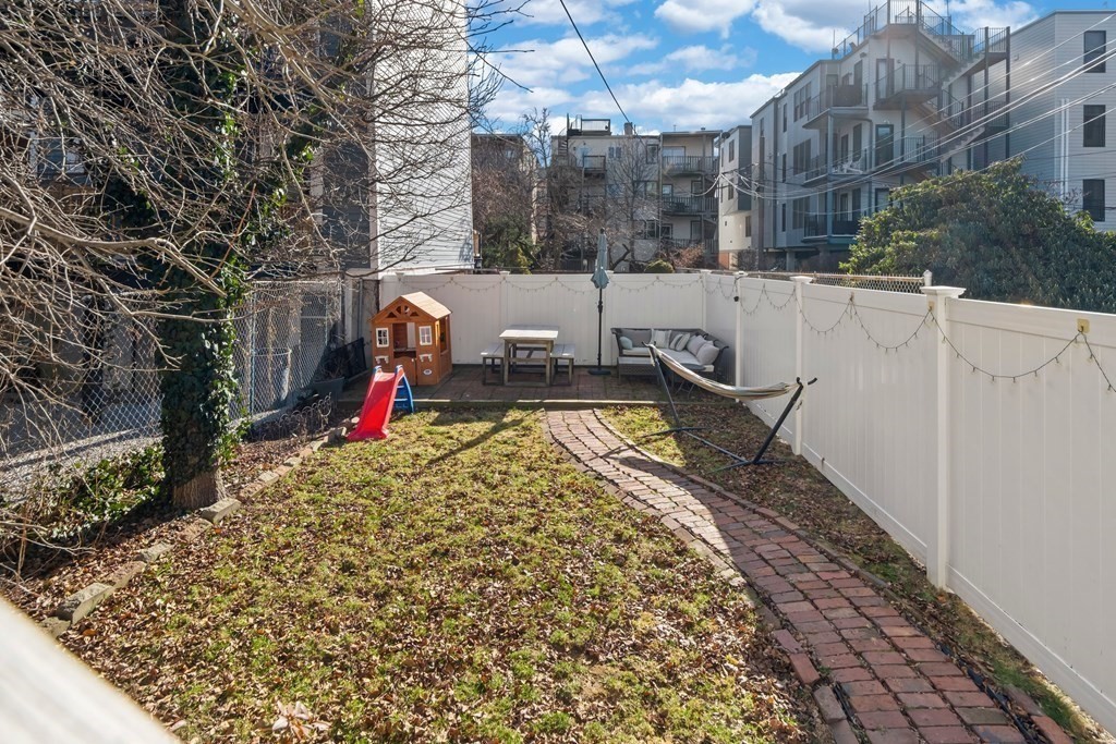 673 E 2nd St, South Boston