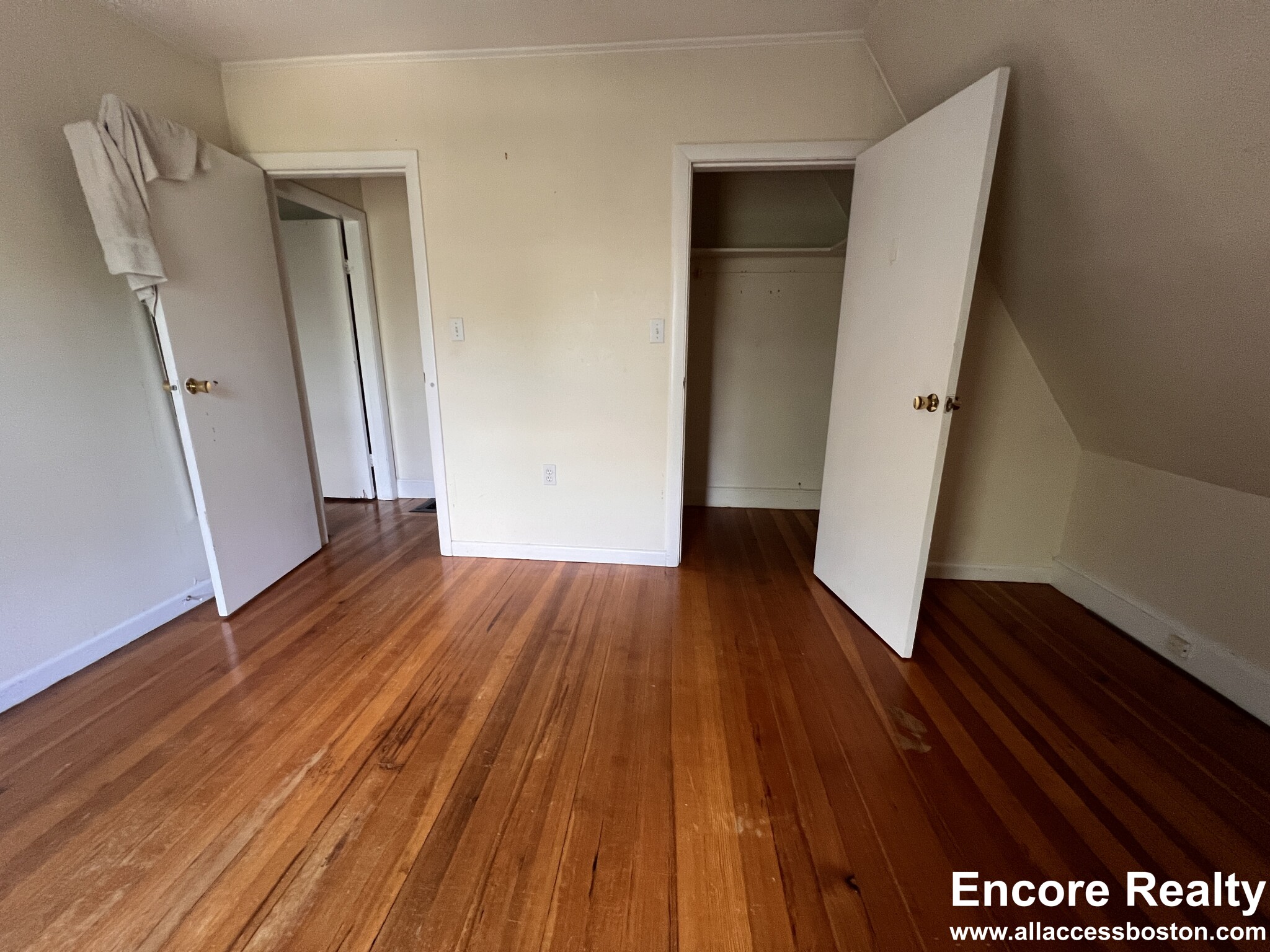 9 Kenwood St, North Brookline