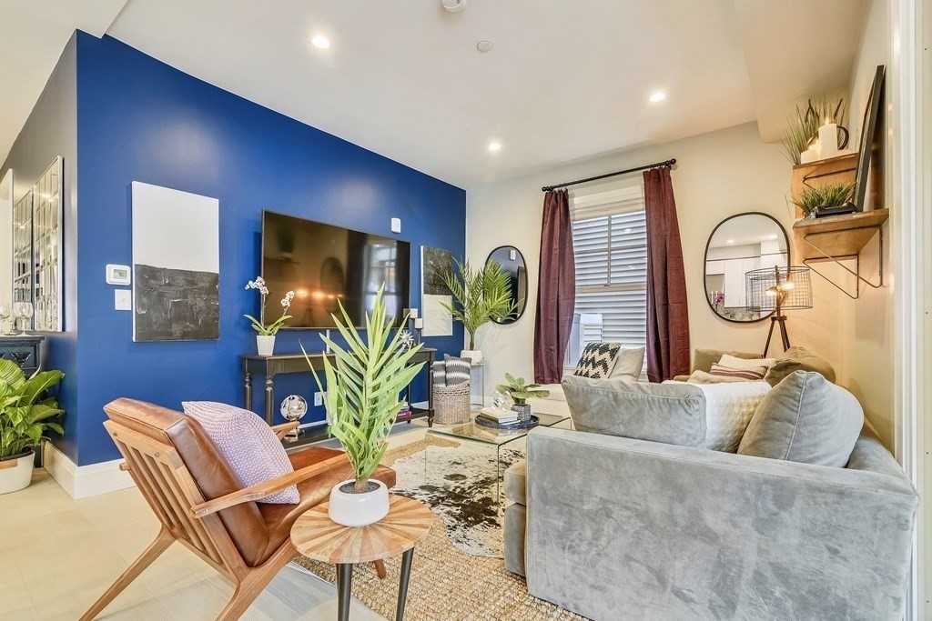 719 E 2nd St, South Boston