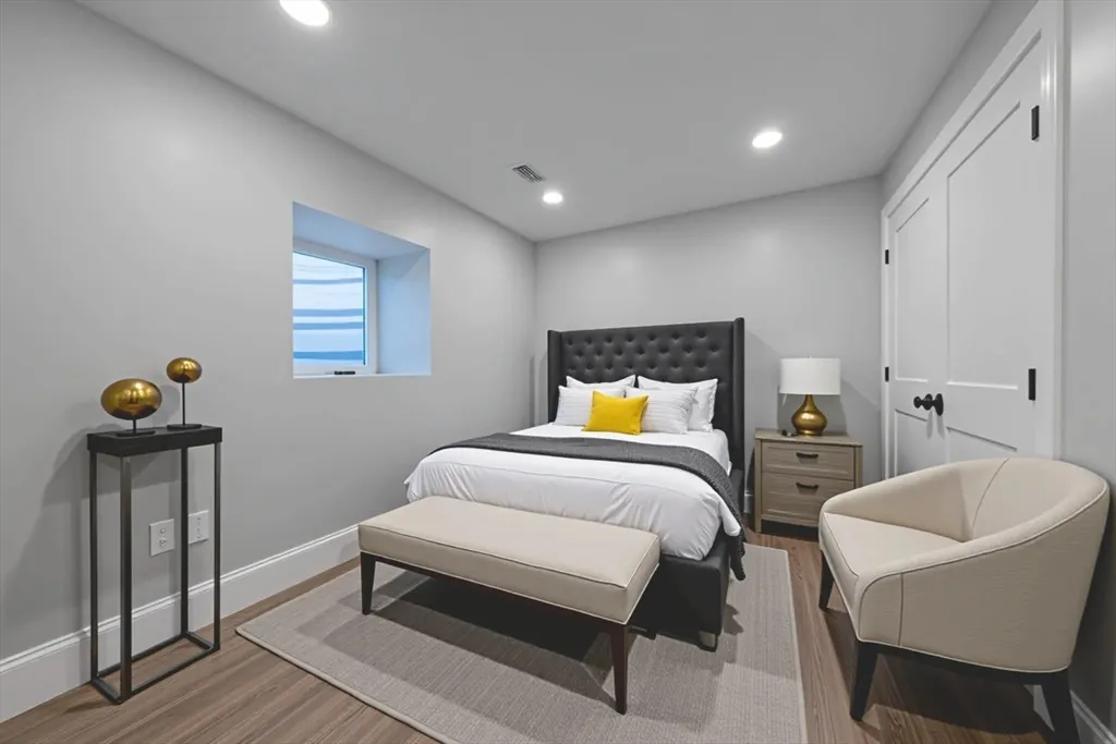 20 Sheridan Ave, Medford