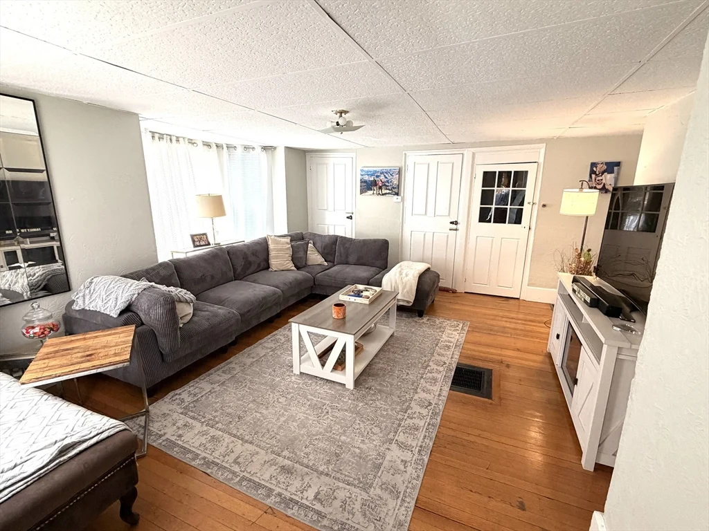 75 Lincoln St, Waltham