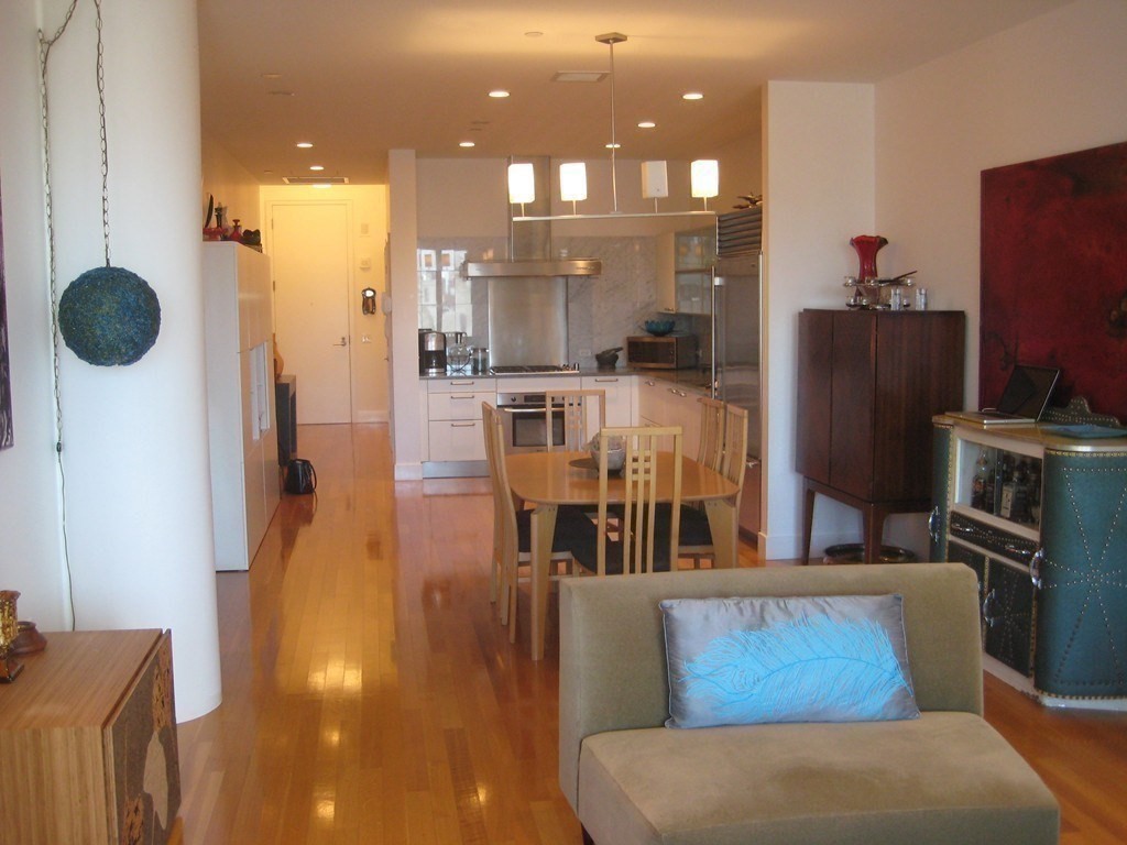 360 Newbury St, Back Bay