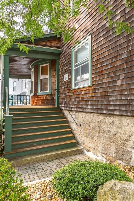 256 Maple St, Fall River