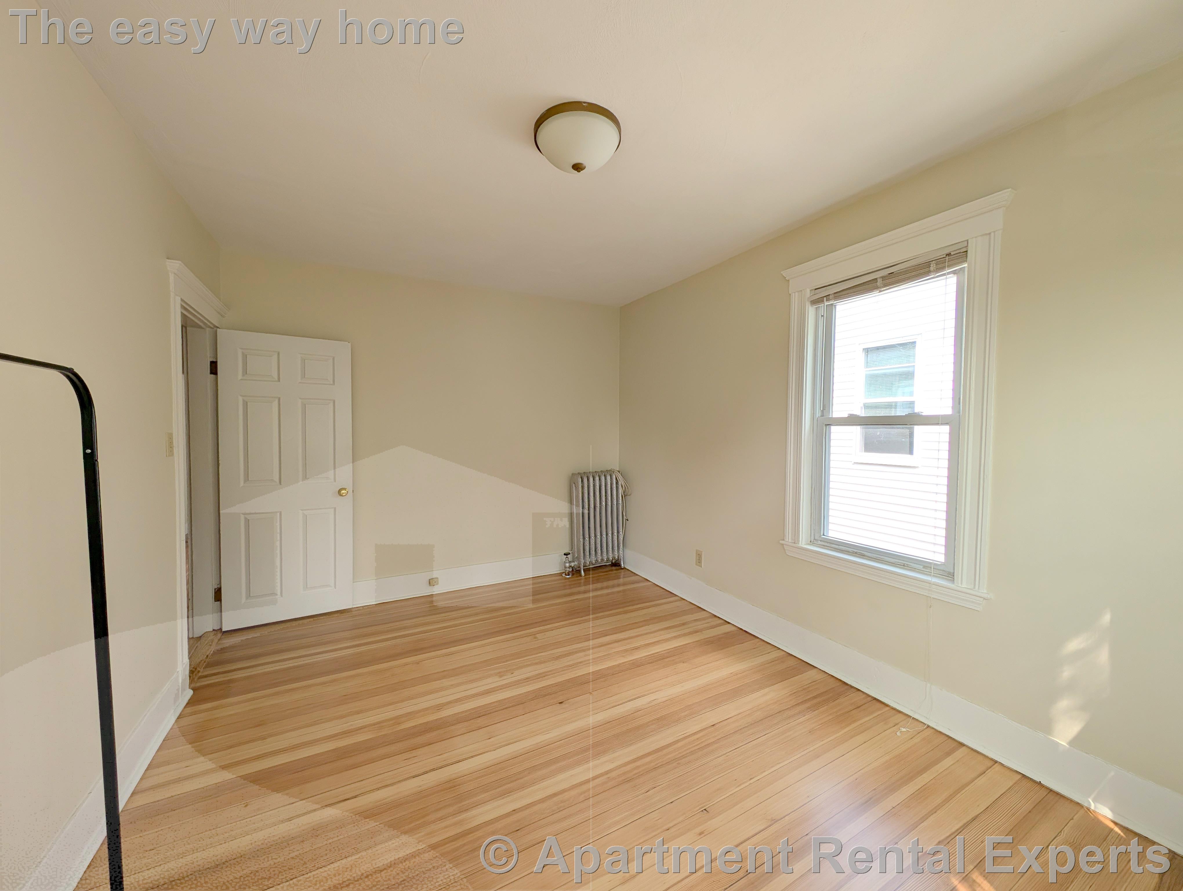 79 Conwell Ave, Tufts