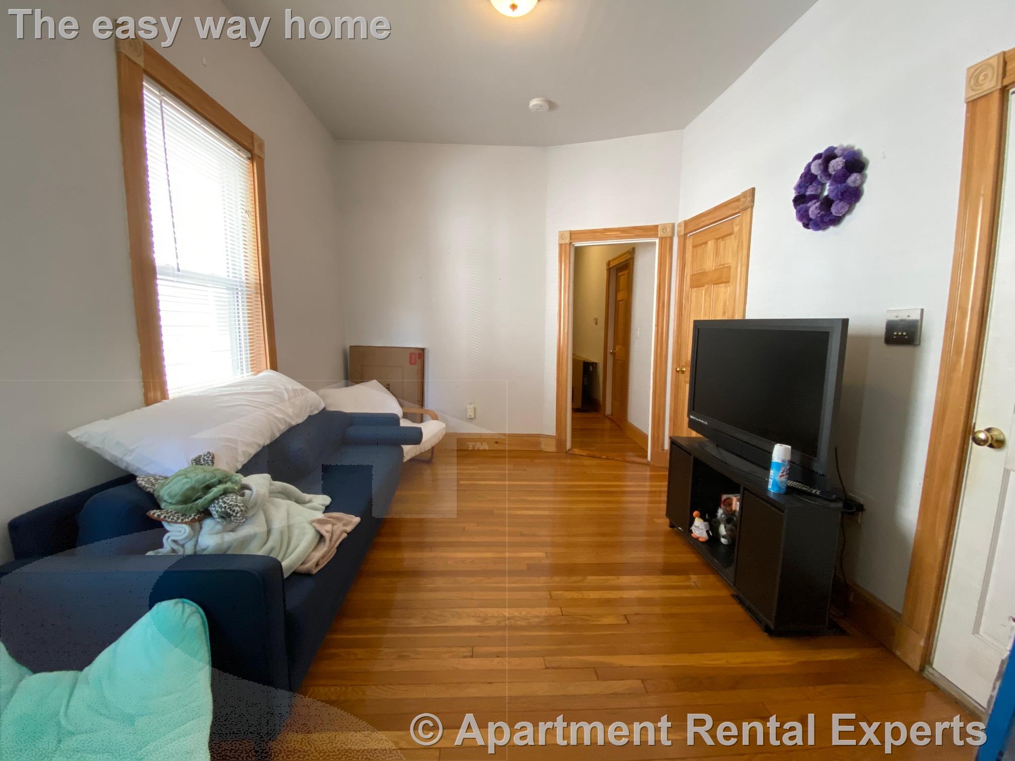 11 Cameron Ave, Davis Square