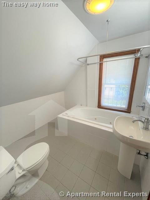 15 Conwell St, Davis Square