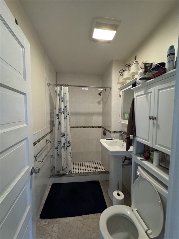 266 Lake Ave, Newton