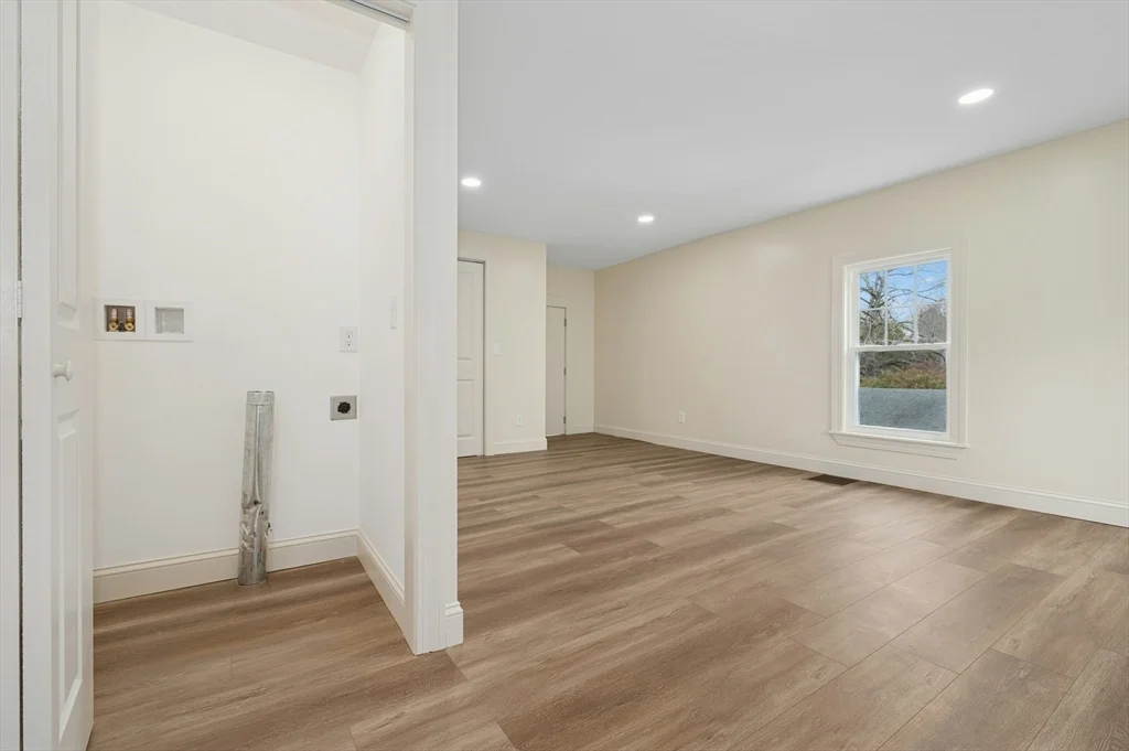 95 S Main St, North Brookfield