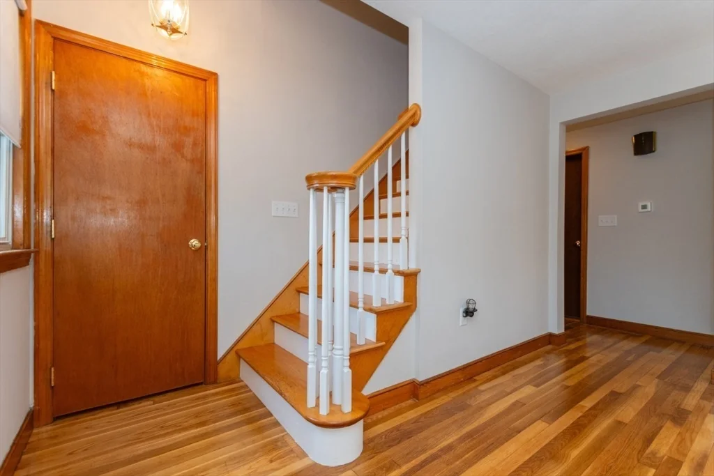 205 Hardy Pond Rd, Waltham