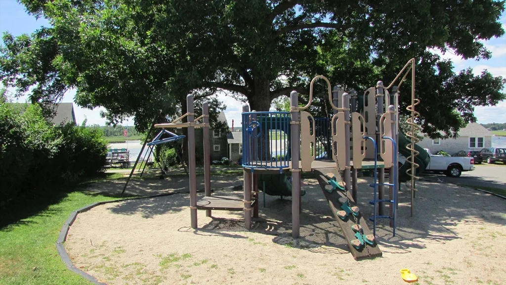 4 Cliff Rd, Little Neck