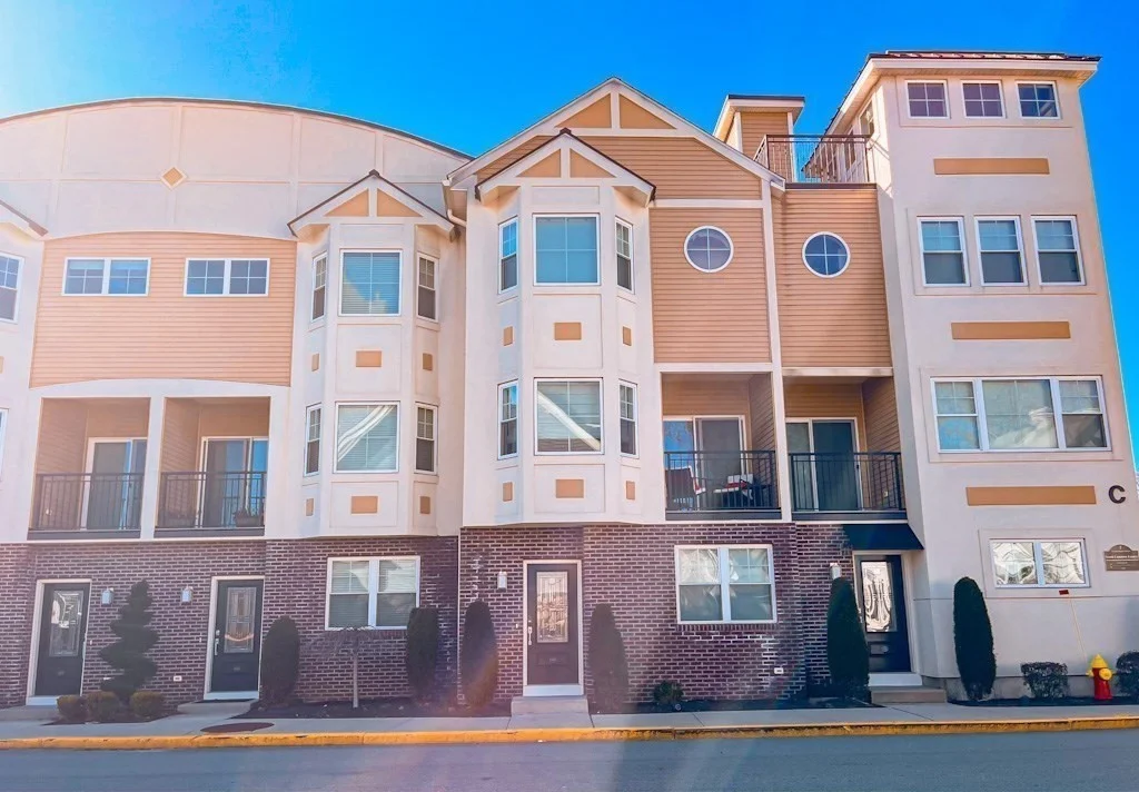 2 N Main St, Mansfield