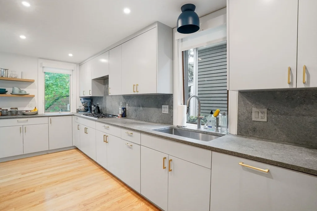 8 Florence St, Cambridgeport